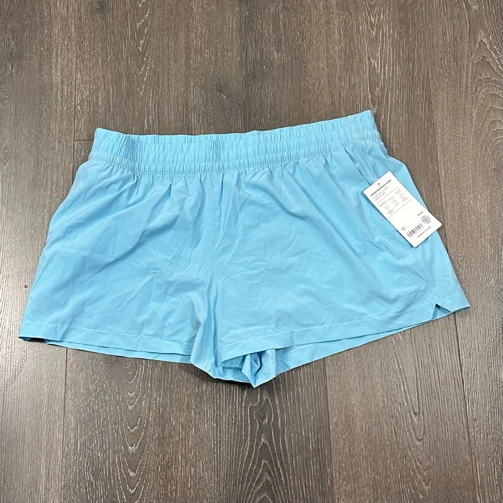 Athleta Weekender Mid Rise 3” Run Short Sz XL